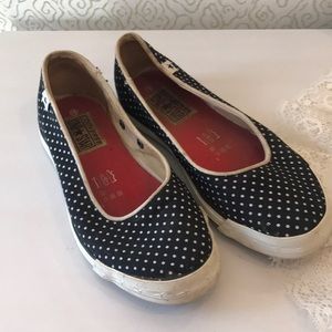 Converse slip on sneakers-black and white dots